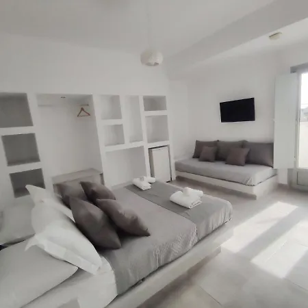 Sandy's Infinity Perissa (Santorini)